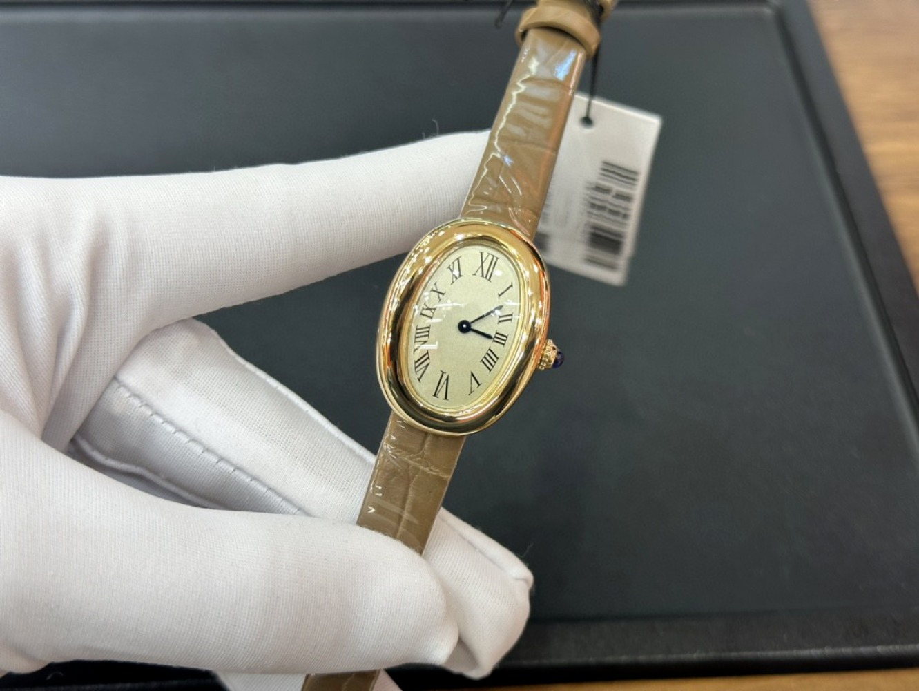 Watch Ladies Small Gold Watch  - Jewels In Quartz Watches recensione e prezzo