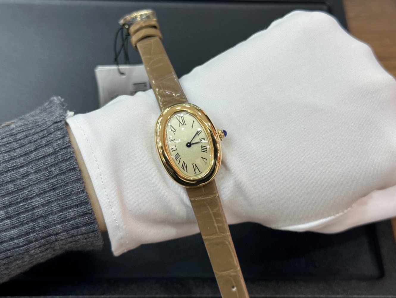 Watch Ladies Small Gold Watch  - Jewels In Quartz Watches recensione e prezzo