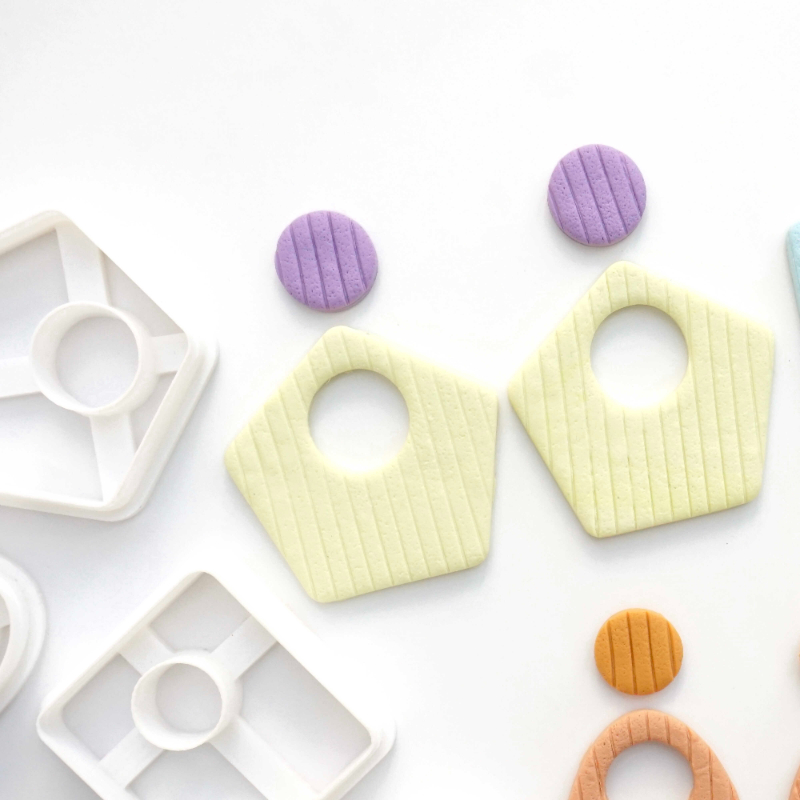 New Geometric Shape Polymer Cl - Al Ain Jewelry & Watches Exhibition 2025 recensione e prezzo