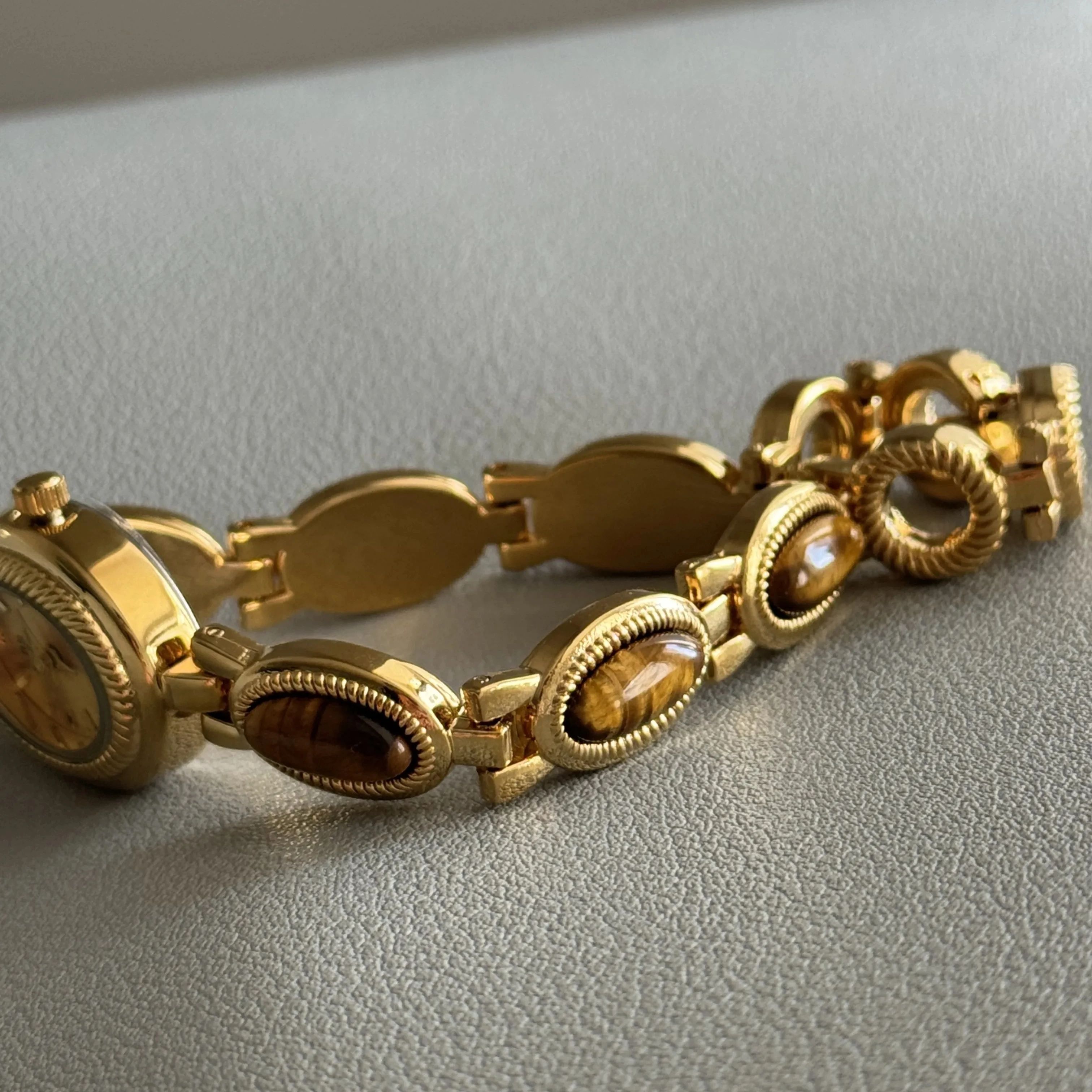 2026 Light Luxury Golden Women - Jewels In Quartz Watches recensione e prezzo